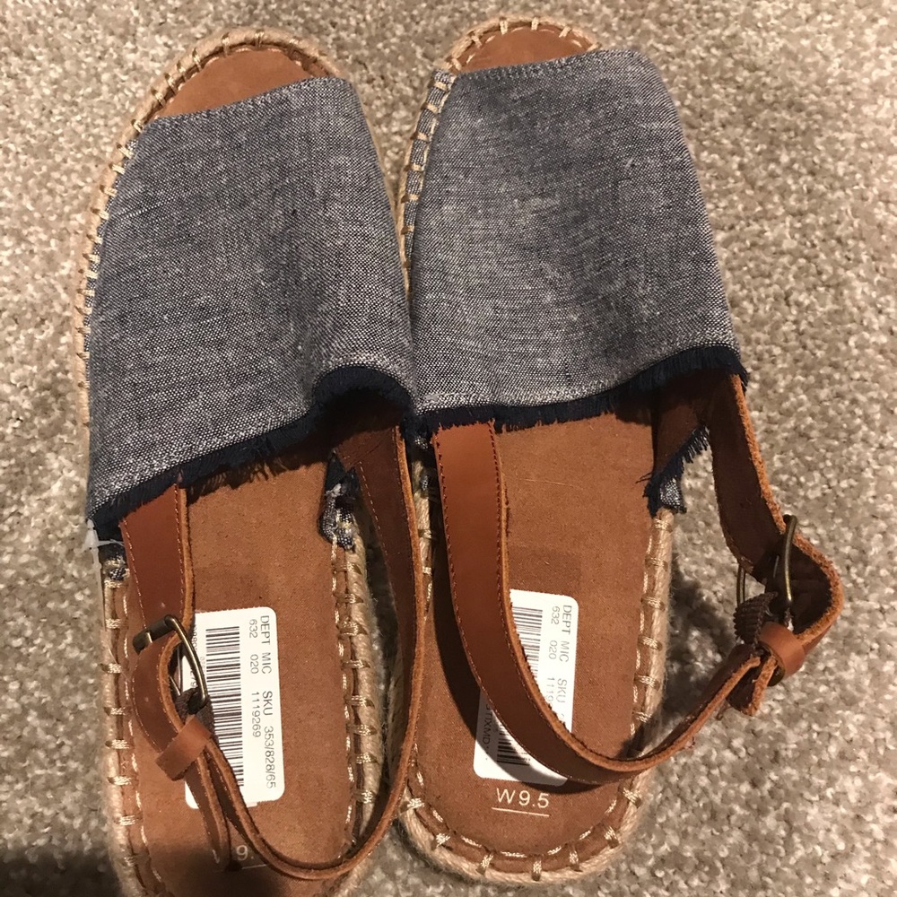 NWT Toms Sandals